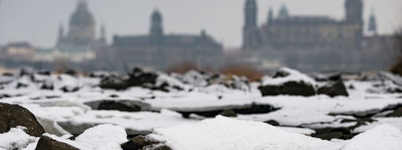 Eine Schneedecke und strenger Bodenfrost können dafür sorgen, dass weniger Tauwasser in die Böden sickert - das verschärfe die Trockenheit weiter, sagte Hydrologe Marx. (Archivbild) - Foto: Robert Michael/dpa