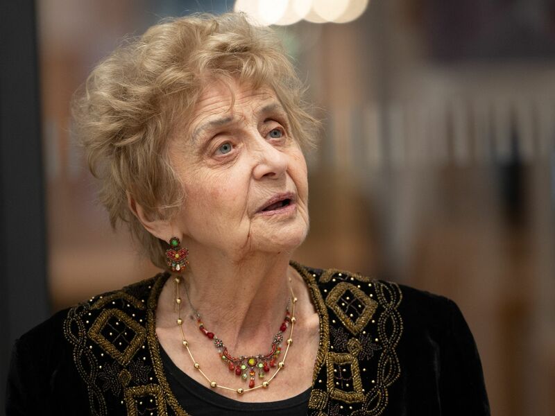 Tova Friedman, die als Kind das Vernichtungslager Auschwitz überlebte, ist auch heute - 81 Jahre nach der Befreiung des Lagers durch die Rote Armee - noch auf der Suche nach Gerechtigkeit. - Foto: Markus Lenhardt/dpa