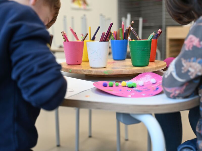 Nur in wenigen Kitas ist die Personalausstattung laut einer Studie optimal. (Archivbild)  - Foto: Maximilian von Klenze/dpa