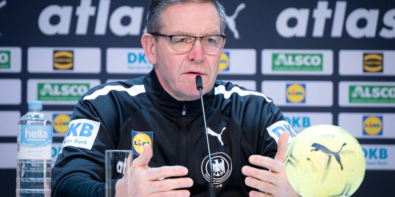 Auf die deutschen Handballer um Bundestrainer Alfred Gislason wartet gegen Frankreich ein Endspiel ums EM-Halbfinale.  - Foto: Sina Schuldt/dpa