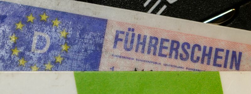 Die Kosten für den Führerschein sind in den vergangenen Jahren gestiegen. (Symbolbild)  - Foto: Robert Michael/dpa