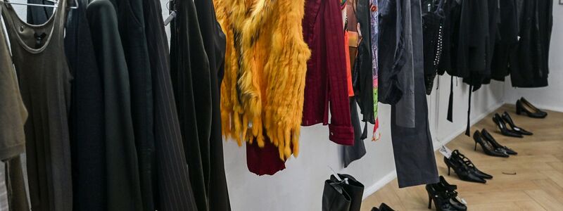 Pelze im modernen Look sind in Second-Hand-Läden zu finden.  - Foto: Jens Kalaene/dpa