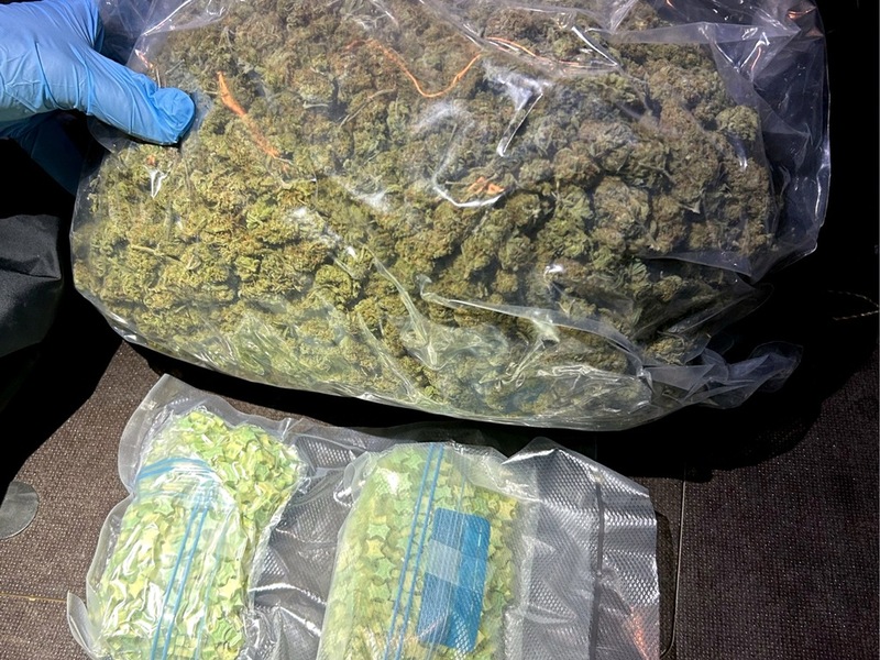 HZA-MD: Drogentransport auf der A 2 endet nach Verfolgungsjagd mit Totalschaden / Hauptzollamt Magdeburg verhindert Schmuggel von Marihuana und Ecstasy - Foto: presseportal.de