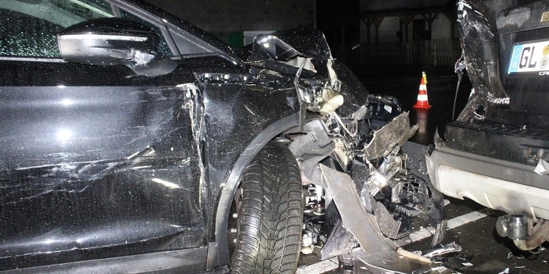 POL-RBK: Leichlingen - Hoher Sachschaden und leichte Verletzungen bei Unfall unter Alkohol- und Betäubungsmitteleinfluss - Foto: presseportal.de