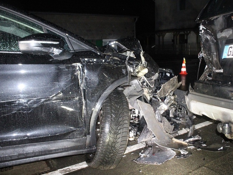 POL-RBK: Leichlingen - Hoher Sachschaden und leichte Verletzungen bei Unfall unter Alkohol- und BetÀubungsmitteleinfluss - Foto: presseportal.de