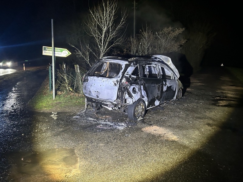 POL-PDPS: Pkw brennt aus - Polizei bittet um Zeugenhinweise - Foto: presseportal.de