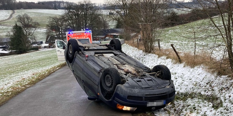 POL-GM: Bei Alleinunfall mit Auto überschlagen - Foto: presseportal.de