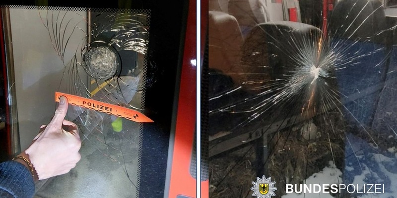 Bundespolizeidirektion München: Zug beworfen - Scheiben gesplittert - Foto: presseportal.de