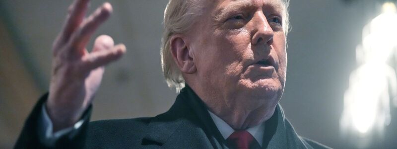 «Wir werden ein wenig deeskalieren», sagte US-Präsident Donald Trump. - Foto: Mark Schiefelbein/AP/dpa