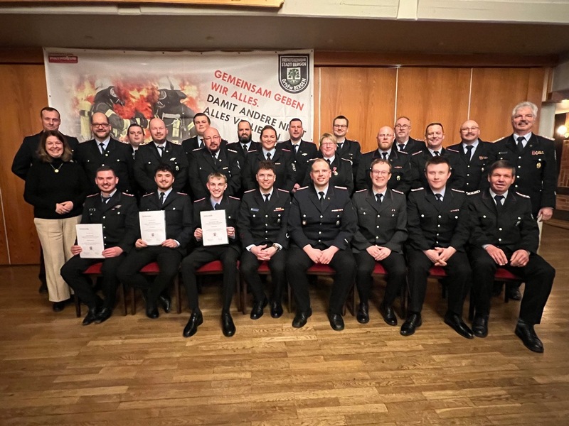 FFW Bergen: Jahreshauptversammlung der Ortsfeuerwehr Bergen am 24. Januar 2026: Besondere Ehrung von Brigitta Pralle und Andreas Krohn - Foto: presseportal.de