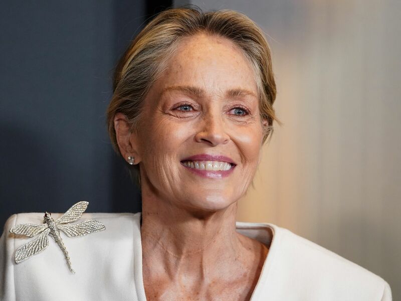 US-Filmstar Sharon Stone («Basic Instinct») begleitet den österreichischen Süßwaren-Unternehmer Karl Guschlbauer zum Wiener Opernball. - Foto: Jordan Strauss/Invision via AP/dpa