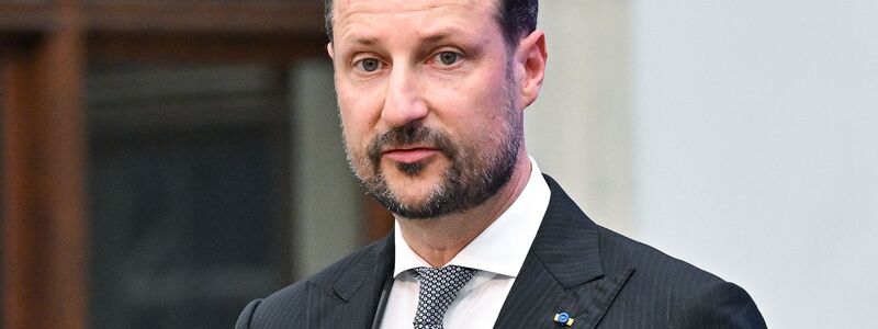 Kronprinz Haakon wird kommende Woche nicht beim Prozess gegen seinen Stiefsohn dabei sein.  - Foto: Radek Pietruszka/PAP/dpa
