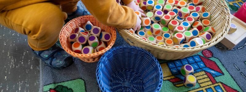 In den Kitas sind ausreichend viele und gut qualifiziert Fachkräfte von zentraler Bedeutung. (Archivbild) - Foto: Marijan Murat/dpa