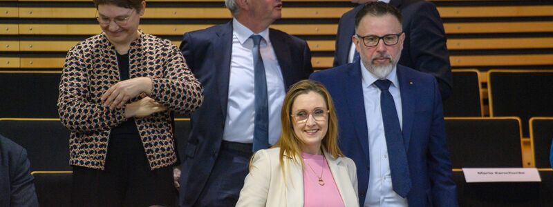 Kathleen Schulze war auf der Besuchertribüne dabei, als ihr Mann zum Ministerpräsidenten gewählt wurde.  - Foto: Klaus-Dietmar Gabbert/dpa