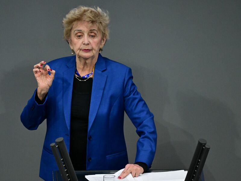 Tova Friedman redete den Deutschen ins Gewissen. - Foto: Sebastian Christoph Gollnow/dpa