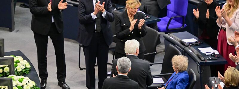 Für Tova Friedmans Rede gab es lang anhaltenden Applaus. - Foto: Sebastian Christoph Gollnow/dpa