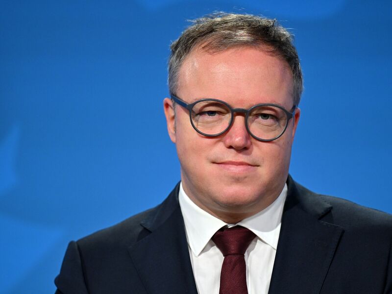 Thüringens Ministerpräsident Mario Voigt (CDU) soll seinen Doktortitel verlieren. Er will dagegen rechtlich vorgehen. (Archivbild) - Foto: Martin Schutt/dpa