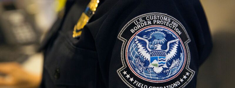 CBP-Beamte entscheiden über die Einreise in die USA. (Archivbild) - Foto: Glenn Fawcett/CBP/Department of Homeland Security/dpa-tmn