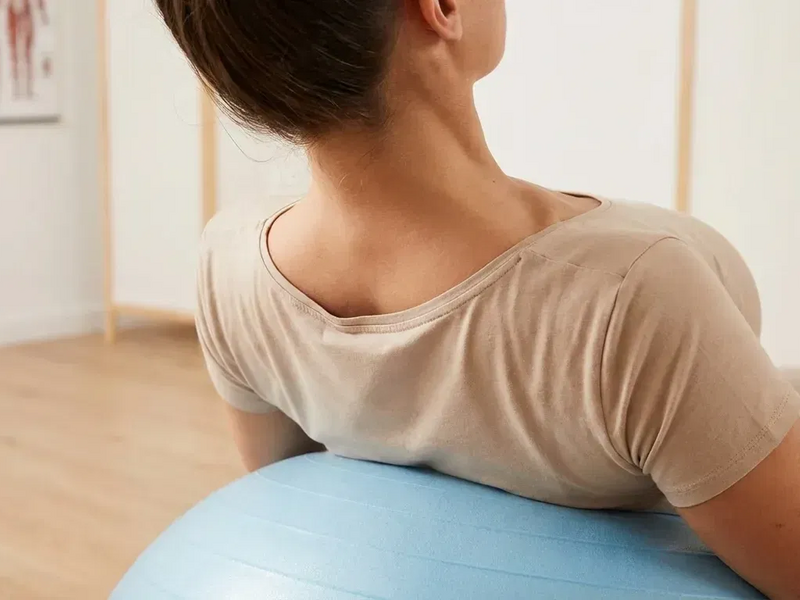 Nackenschmerzen? Der Fehler sitzt oft im Brustkorb - Foto: über boerse-global.de