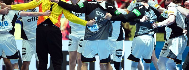 Die deutschen Handballer stehen im EM-Halbfinale. - Foto: Sina Schuldt/dpa