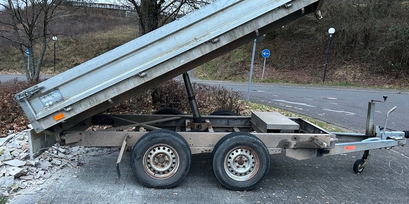 POL-PDTR: Diebstahl eines Anhängers Am Stadion in Birkenfeld - Foto: presseportal.de