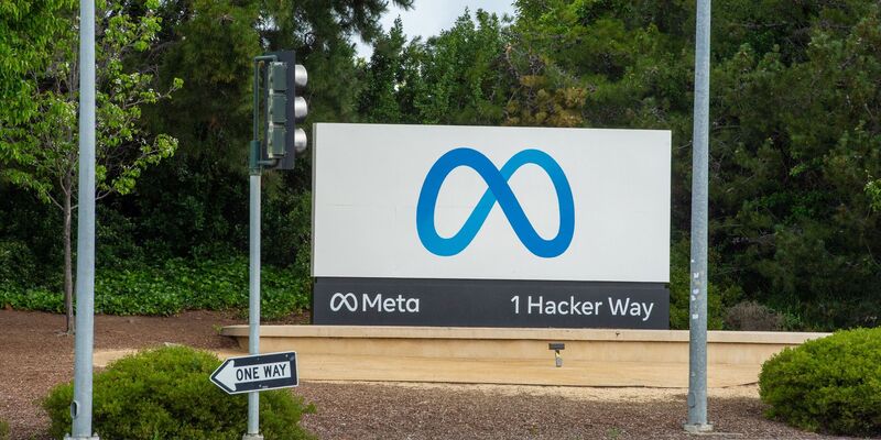 Meta-Chef Mark Zuckerberg setzt viele Milliarden auf die KI-Karte. (Archivbild) - Foto: Andrej Sokolow/dpa