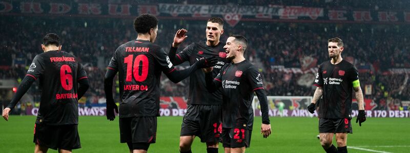 Leverkusen jubelt über das Tor zum 2:0 durch Malik Tillman.  - Foto: Marius Becker/dpa