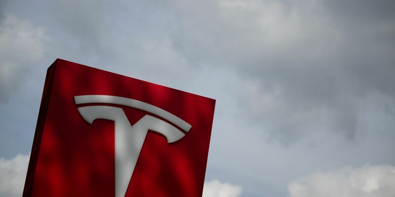 Die Tesla-Auslieferungen waren im vergangenen Quartal erneut deutlich gesunken. (Archivbild) - Foto: Sebastian Gollnow/dpa