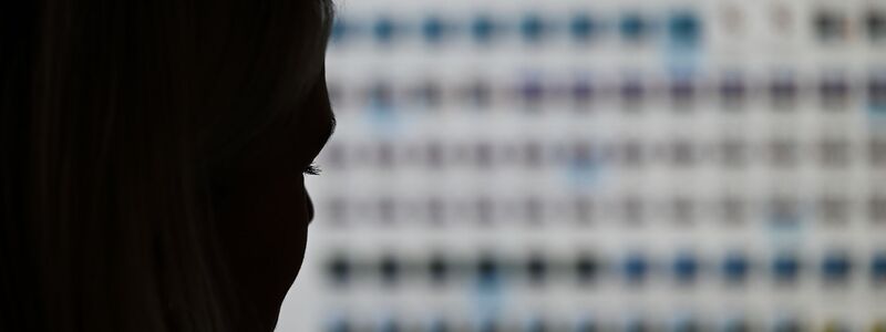 Polizisten sagen, Täter, die Darstellungen von Kindesmissbrauch im Netz verbreiten, seien oft nur über die IP-Adresse ausfindig zu machen. (Symbolbild) - Foto: Arne Dedert/dpa