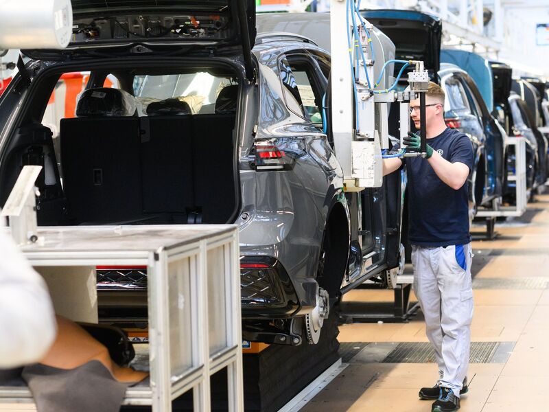 Autoindustrie in der Krise? Hersteller machen weiter Milliardengewinne. (Archivbild) - Foto: Julian Stratenschulte/dpa