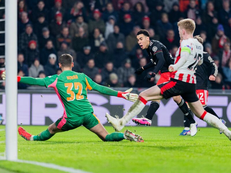 Der Glücksmoment: Jamal Musiala (M) erzielt sein Comeback-Tor zum 1:0.  - Foto: Rolf Vennenbernd/dpa