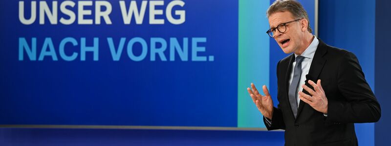 Christian Sewing hatte die Führung des größten deutschen Geldhauses im Jahr 2018 in einer langen und tiefen Krise übernommen. Mit dem Abbau Tausender Stellen und einer starken Verkleinerung der hauseigenen Investmentbank brachte er den Dax-Konzern wieder auf Gewinn- und Wachstumskurs. (Archivbild) - Foto: Arne Dedert/dpa