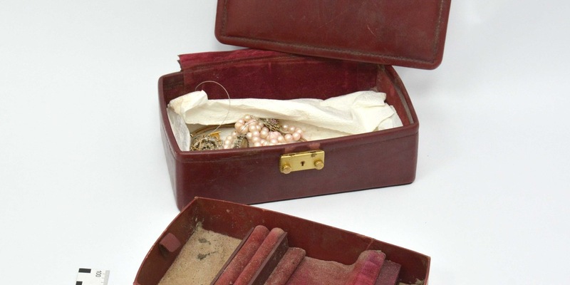 POL-OL: Polizei sucht Eigentümer von Schmuck - Foto: presseportal.de