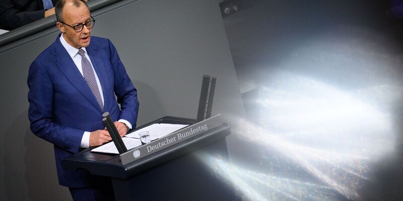 Merz bei seiner Regierungserklärung.  - Foto: Bernd von Jutrczenka/dpa