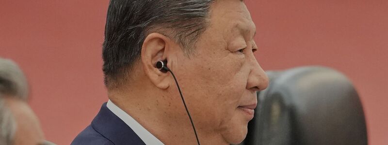 Chinas Staatschef Xi Jinping sprach von einer «turbulenten» Weltlage. - Foto: Kin Cheung/Pool AP/AP/dpa