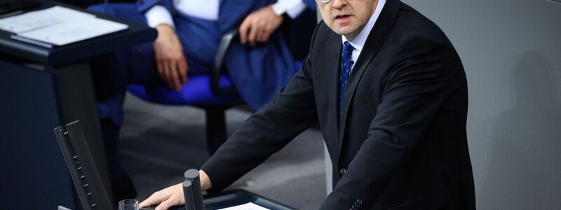 Pellmann wettert gegen Trump. - Foto: Bernd von Jutrczenka/dpa