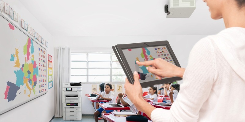 Epson Studie: Statt Frontalunterricht - Lehrkräfte für mehr Lernbegleitung im Klassenzimmer - Foto: presseportal.de