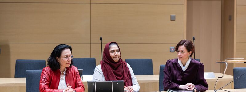 Nach dem Urteil zeigt sich die Klägerin erleichtert. - Foto: Philipp von Ditfurth/dpa