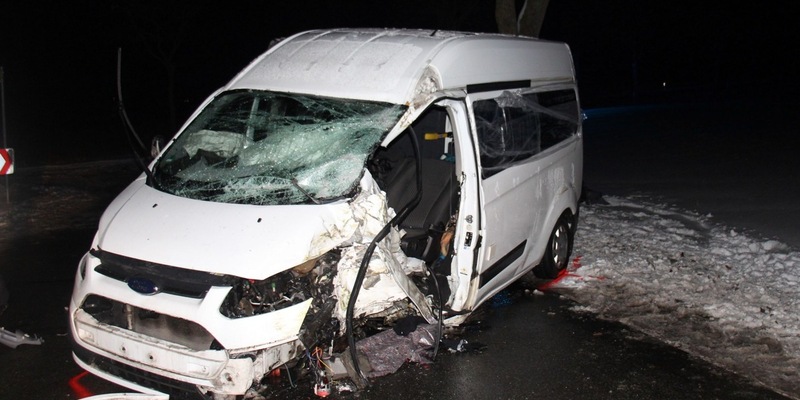 POL-MI: Alkoholisierter Autofahrer kracht gegen Baum - Foto: presseportal.de
