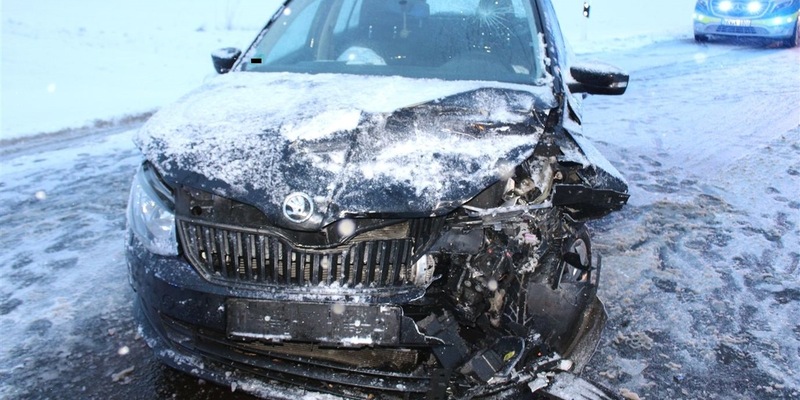 POL-MI: Frontalzusammenstoß zweier Autos - Foto: presseportal.de