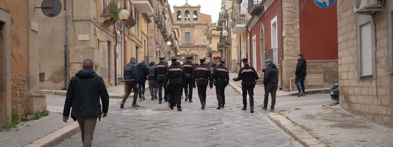 Die sogenannte rote Zone reicht immer weiter ins Stadtzentrum hinein. - Foto: Andrea Petrelli/IPA via ZUMA Press/dpa