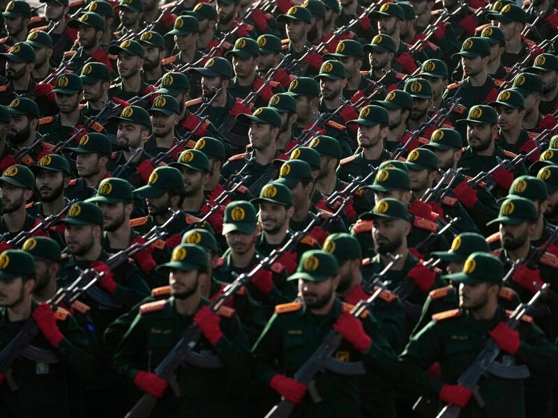 Nach jahrelangen Diskussionen gibt es nun eine Einigung: Die iranischen Revolutionsgarden sollen auch in der EU als Terrororganisation eingestuft werden. (Archivbild) - Foto: Vahid Salemi/AP/dpa