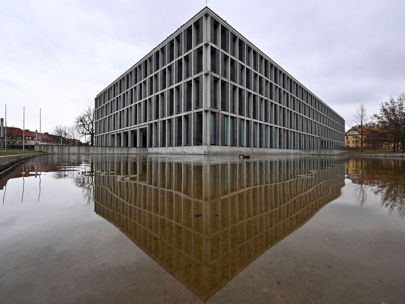Das Bundesarbeitsgericht hat bereits in mehreren Grundsatzurteilen zum Tragen eines Kopftuchs am Arbeitsplatz entschieden. (Archivbild) - Foto: Martin Schutt/dpa