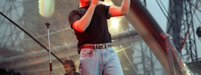 In den 80er und 90er Jahren feierte Phil Collins solo und mit Genesis seine größten Erfolge und war für mitreißende Bühnenshows bekannt. (Archivbild) - Foto: Holger Hollemann/dpa