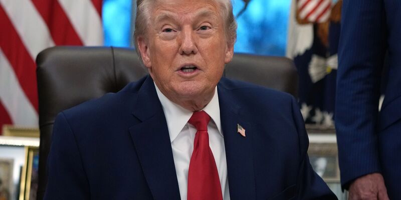 US-Präsident Donald Trump reichte die Klage formal als Privatmann ein. - Foto: Allison Robbert/AP/dpa