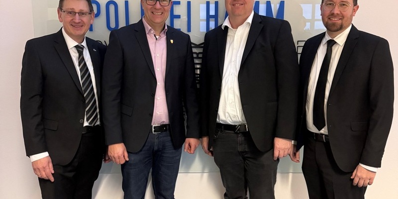 POL-HAM: Konstituierende Sitzung des Polizeibeirats - Ratsherr Axel Püttner zum Vorsitzenden gewählt - Foto: presseportal.de