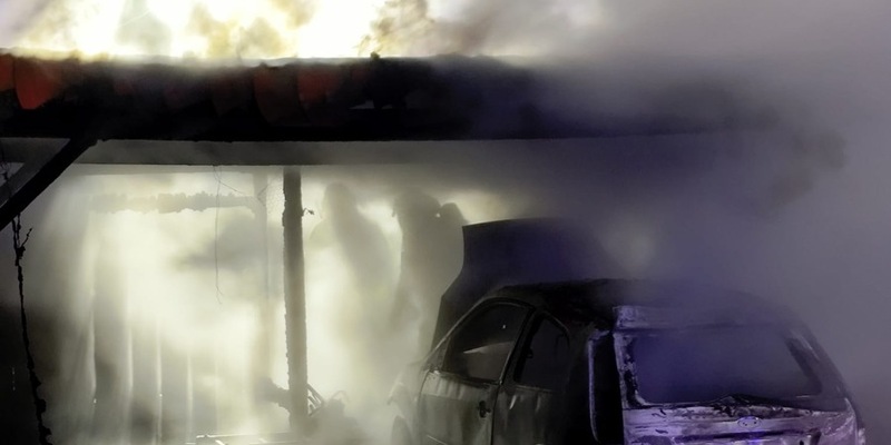 FW Lage: Carportbrand in Lage-Waddenhausen - Foto: presseportal.de