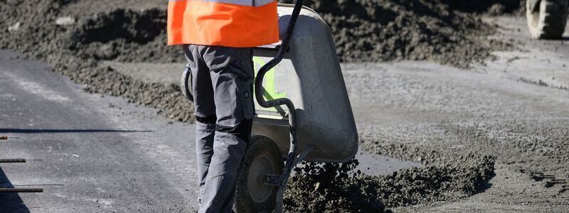 Staatliche Milliarden für Straßen, Schienen und Verteidigung sollten die Konjunktur anschieben. (Symbolbild) - Foto: Robert Michael/dpa