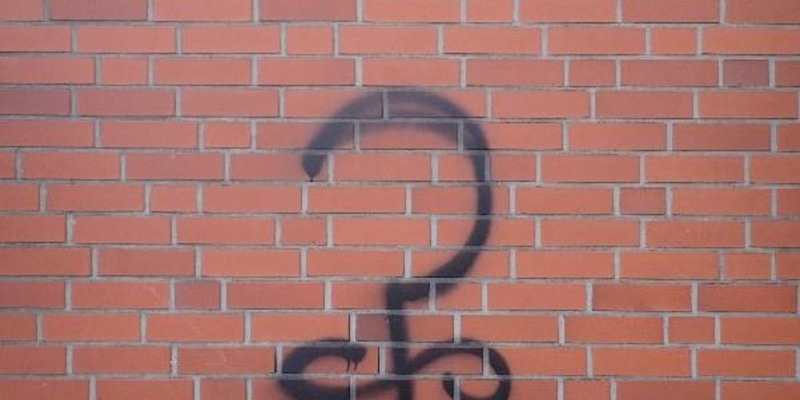 POL-ROW: Zeugen gesucht: Unbekannter schmiert Symbol an kirchliche Gebäude in Zeven - Foto: presseportal.de