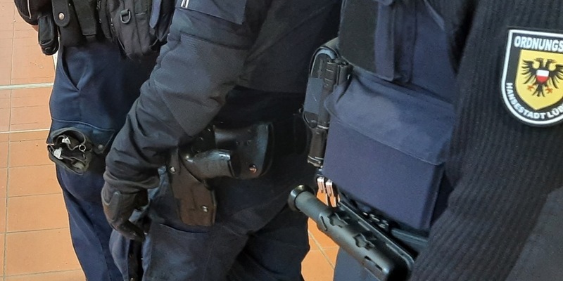 POL-HL: HL - St. Lorenz / Drogen, verbotene Gegenstände und eine Festnahme nach Kontrollen am Lübecker Hauptbahnhof - Foto: presseportal.de
